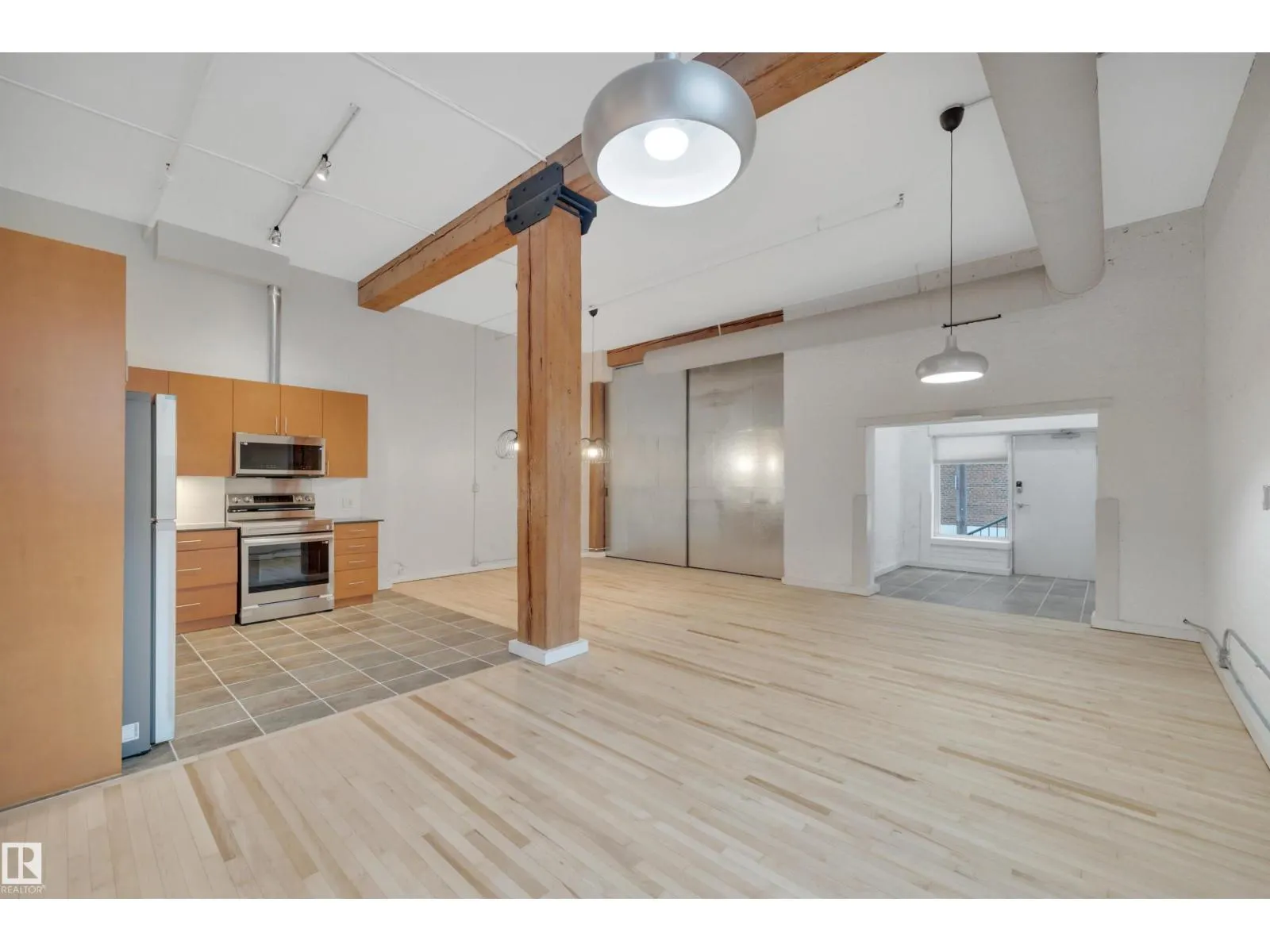 #102 10169 104 ST NW