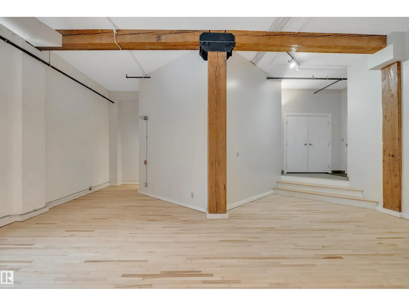 #102 10169 104 ST NW