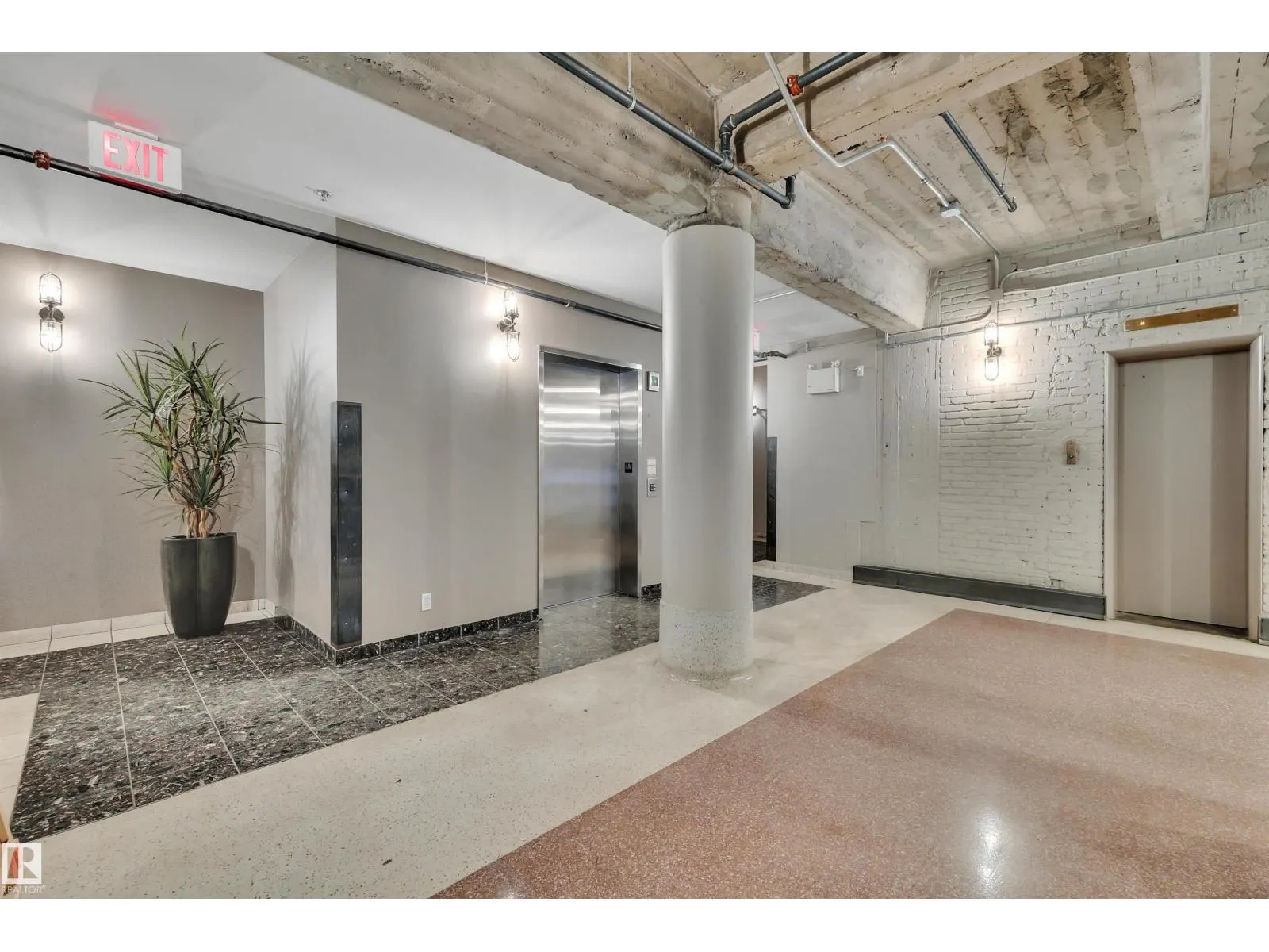 #102 10169 104 ST NW