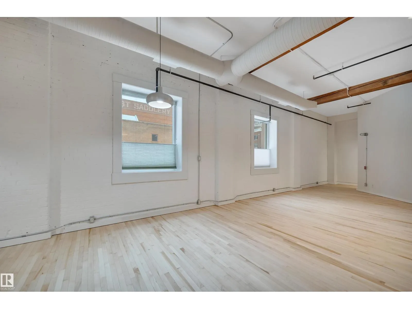 #102 10169 104 ST NW