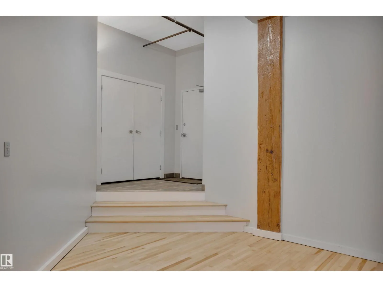 #102 10169 104 ST NW