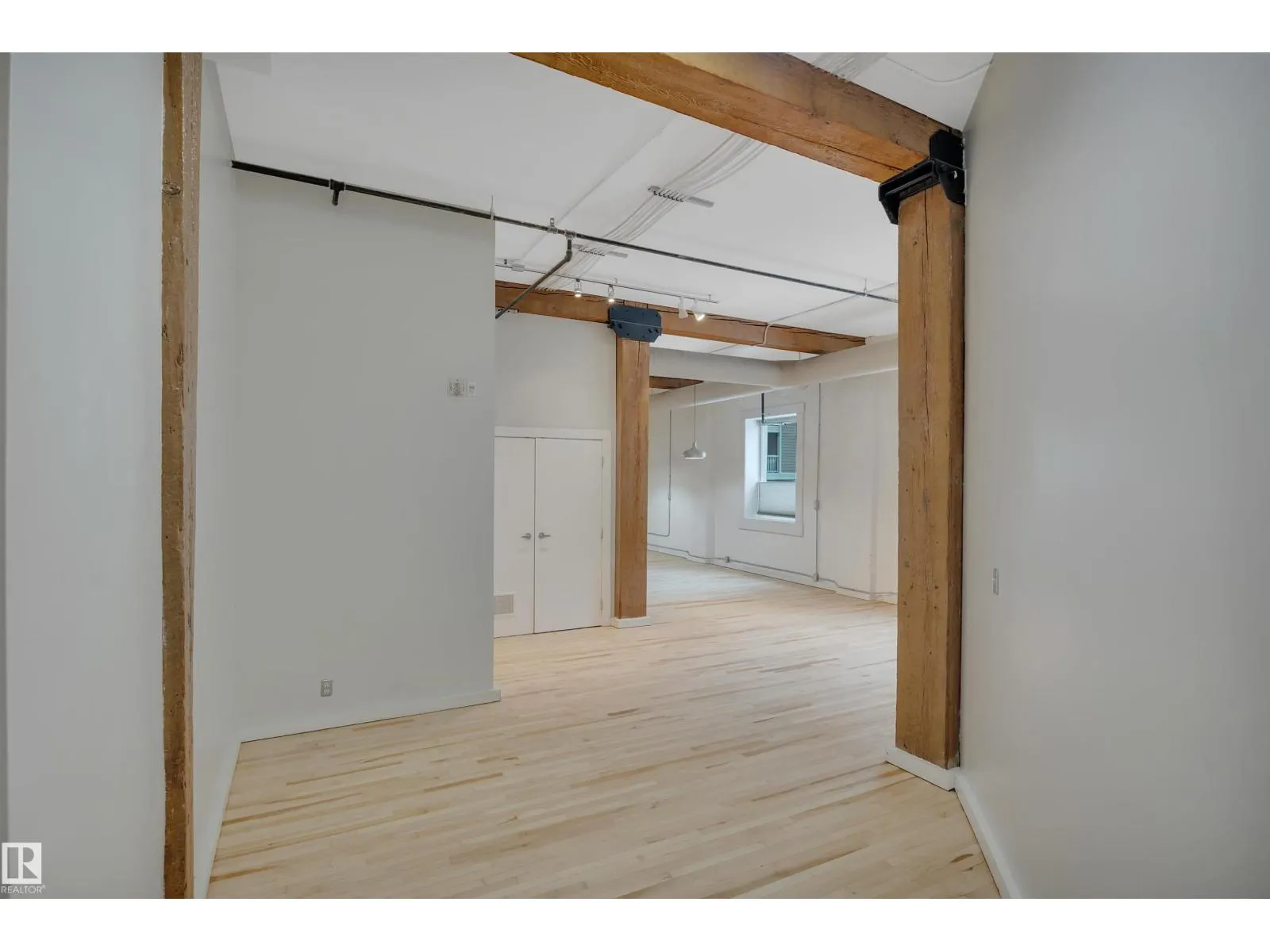 #102 10169 104 ST NW