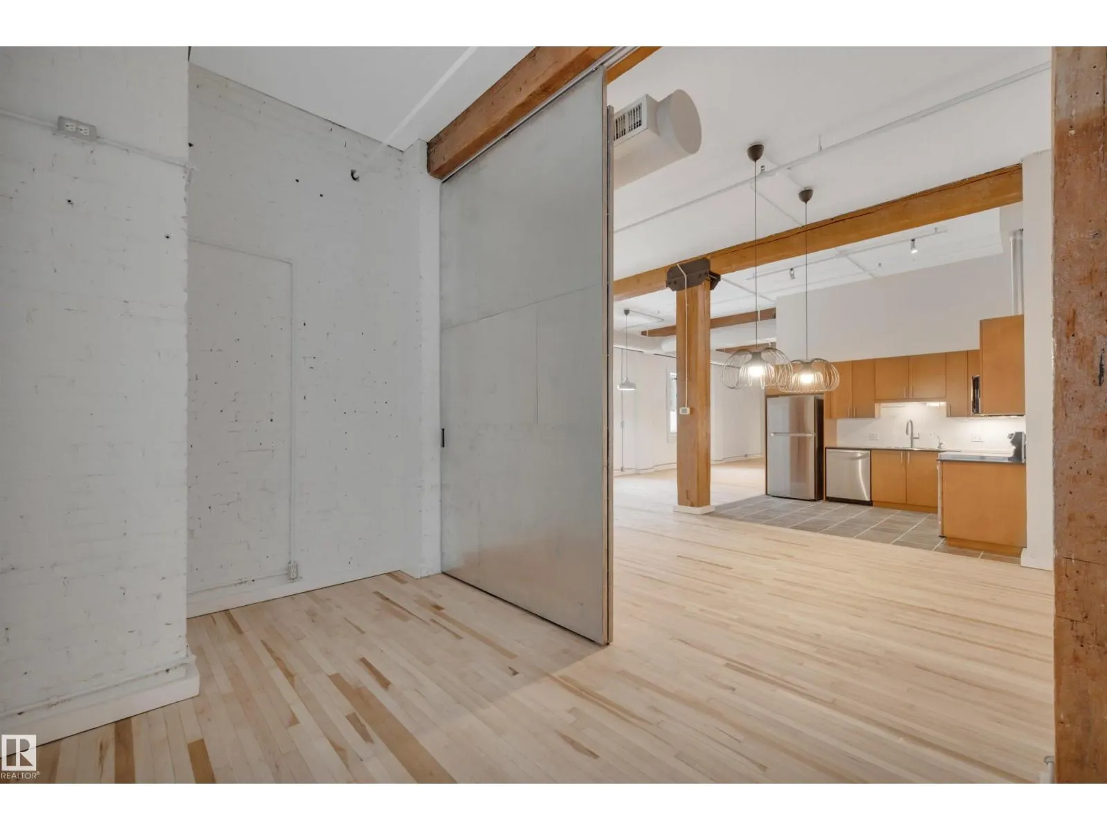 #102 10169 104 ST NW