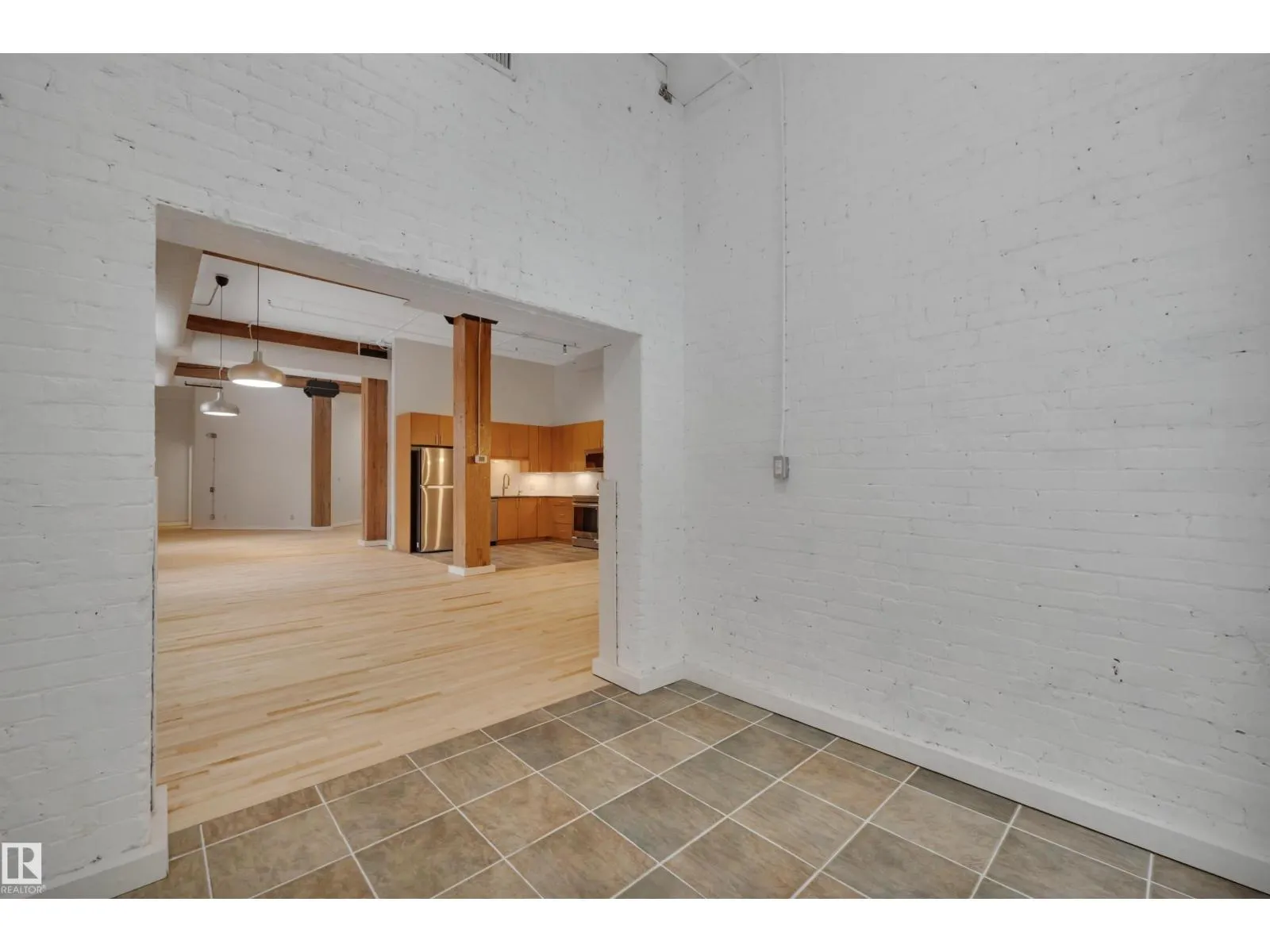 #102 10169 104 ST NW