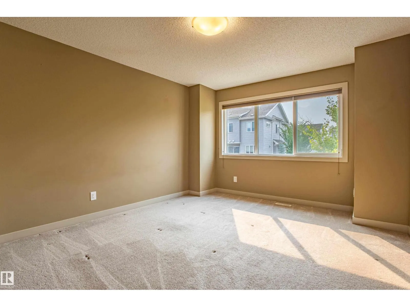 #32 2121 HADDOW DR NW