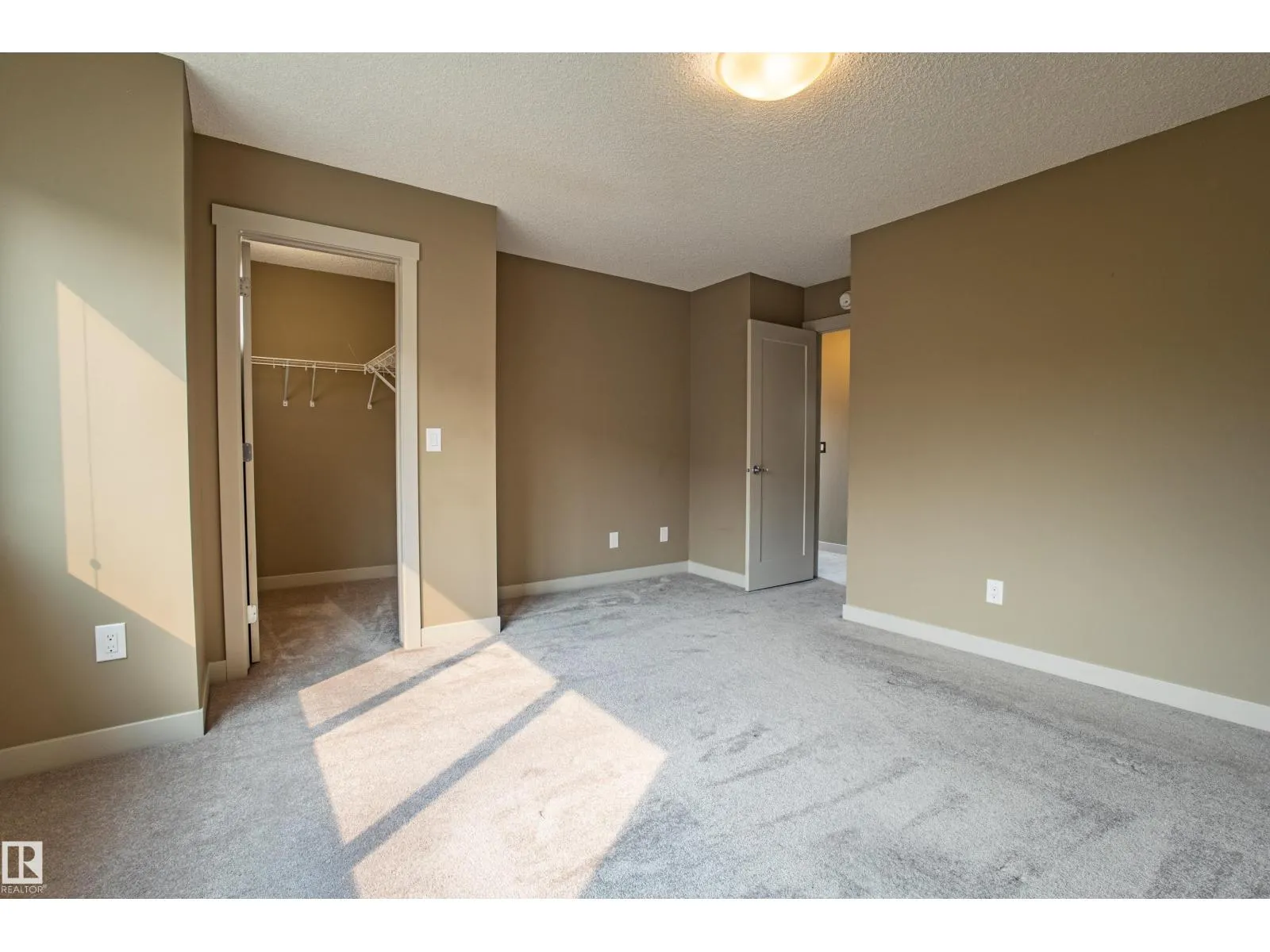 #32 2121 HADDOW DR NW