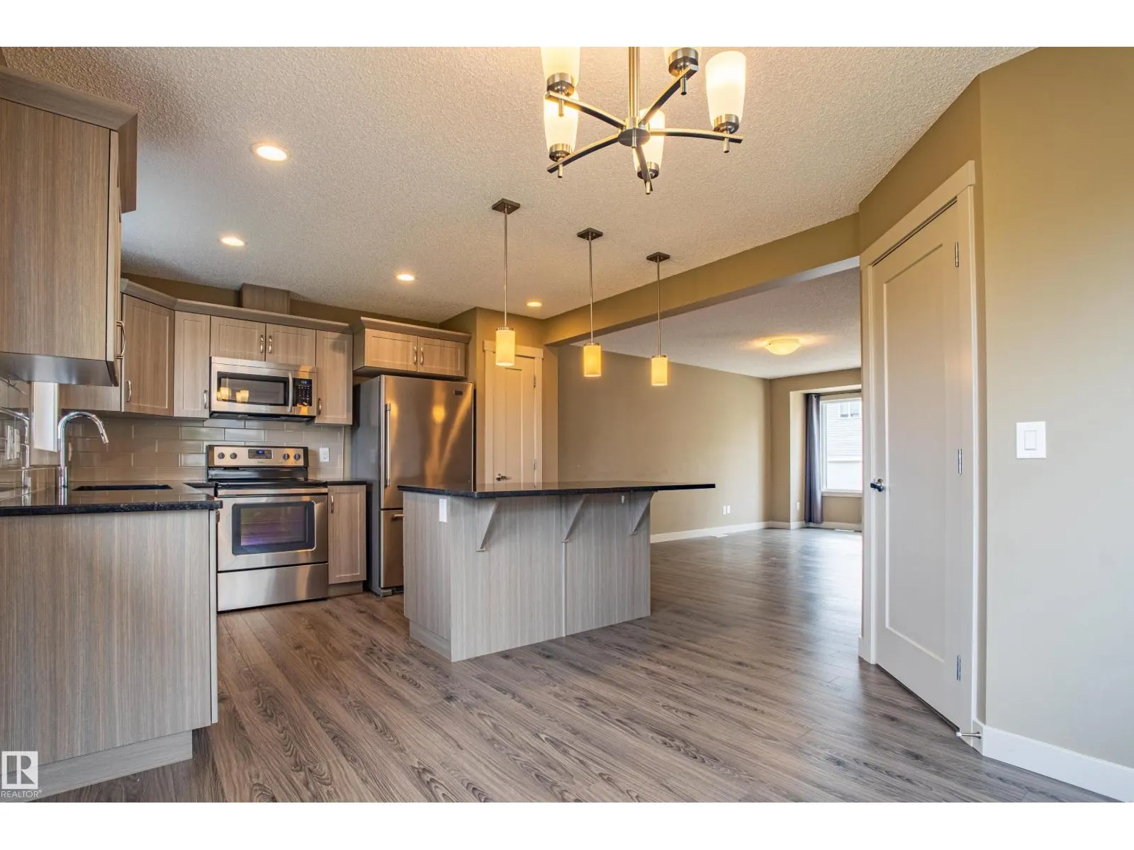 #32 2121 HADDOW DR NW