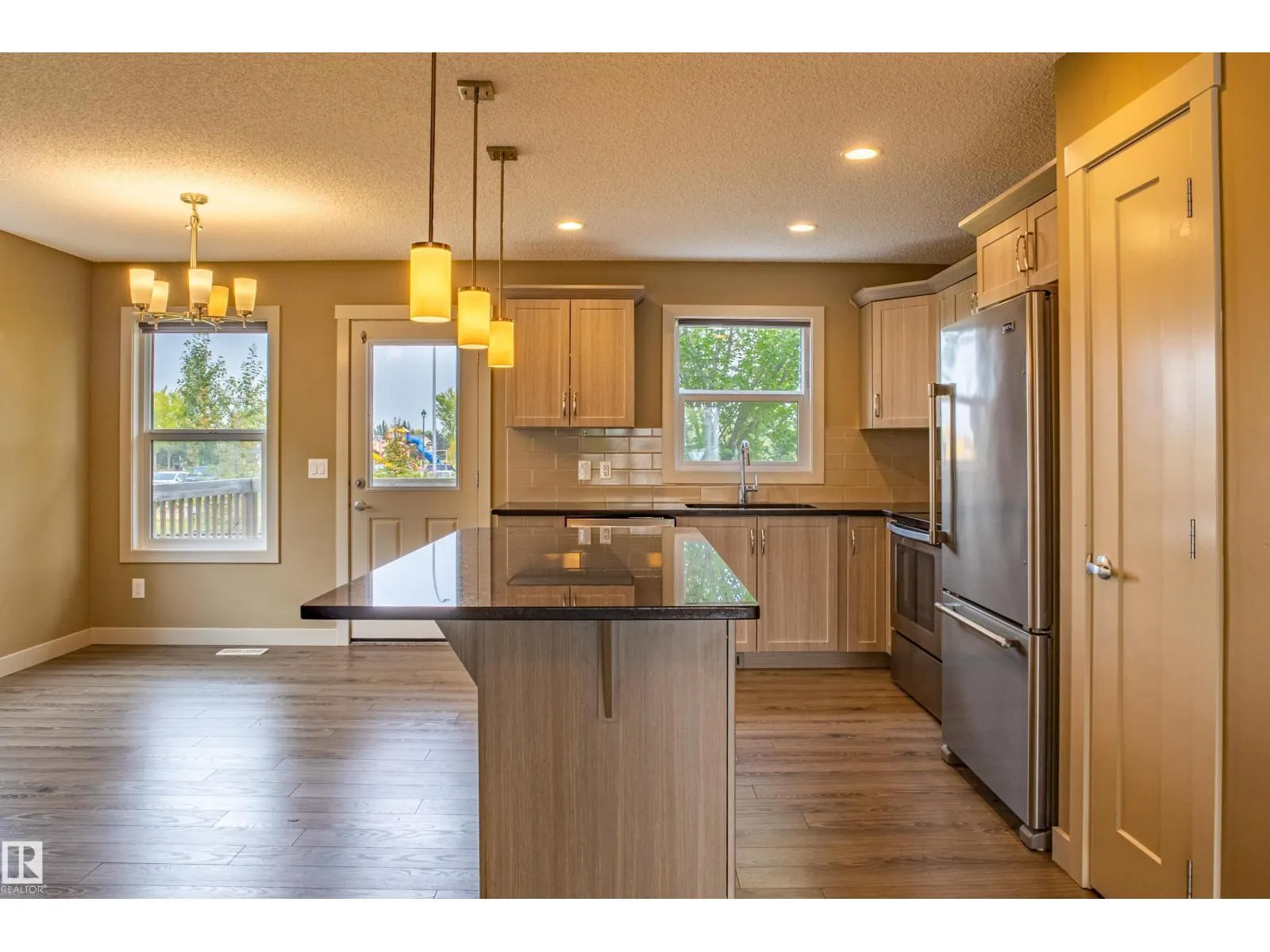 #32 2121 HADDOW DR NW