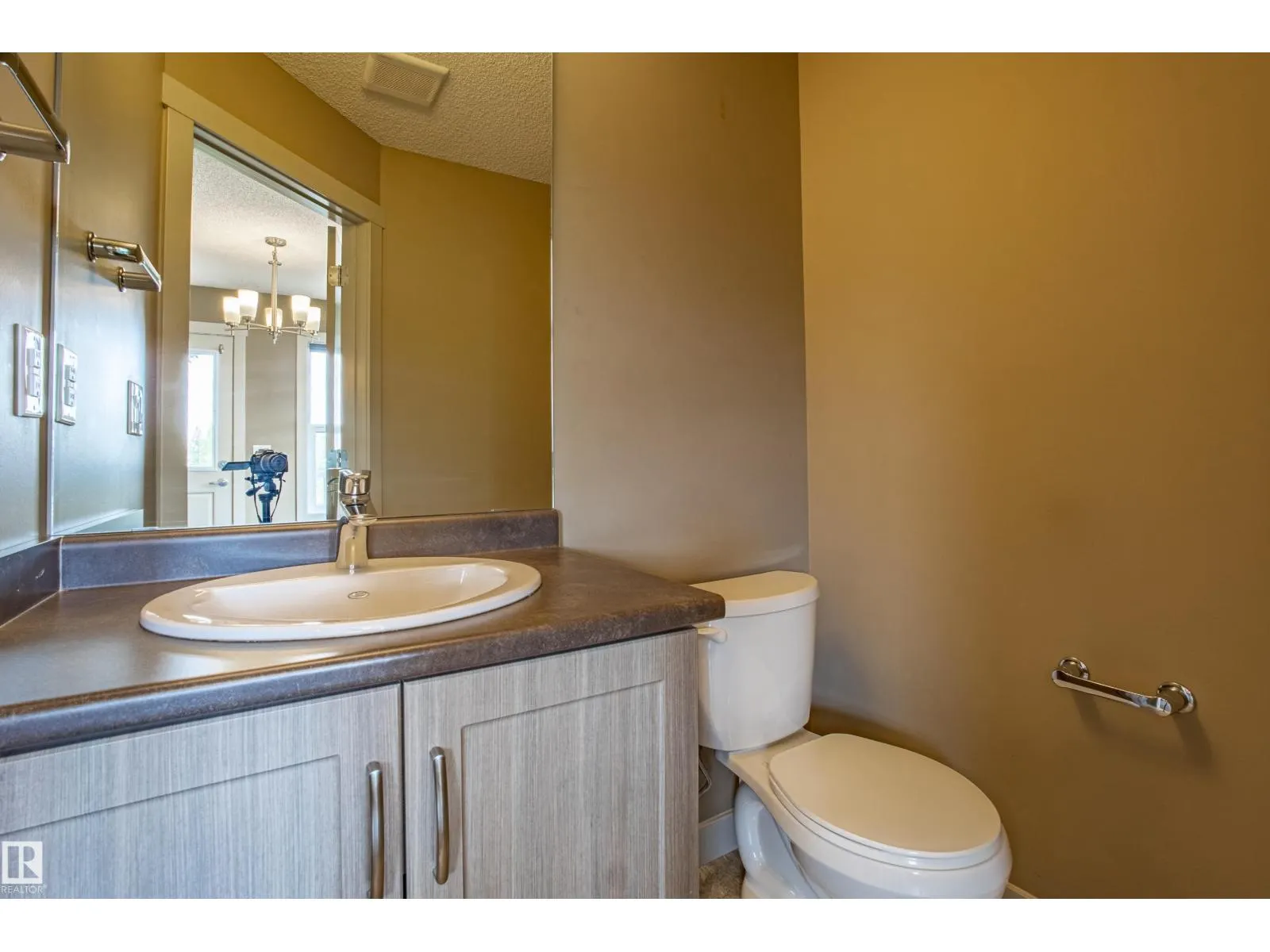 #32 2121 HADDOW DR NW