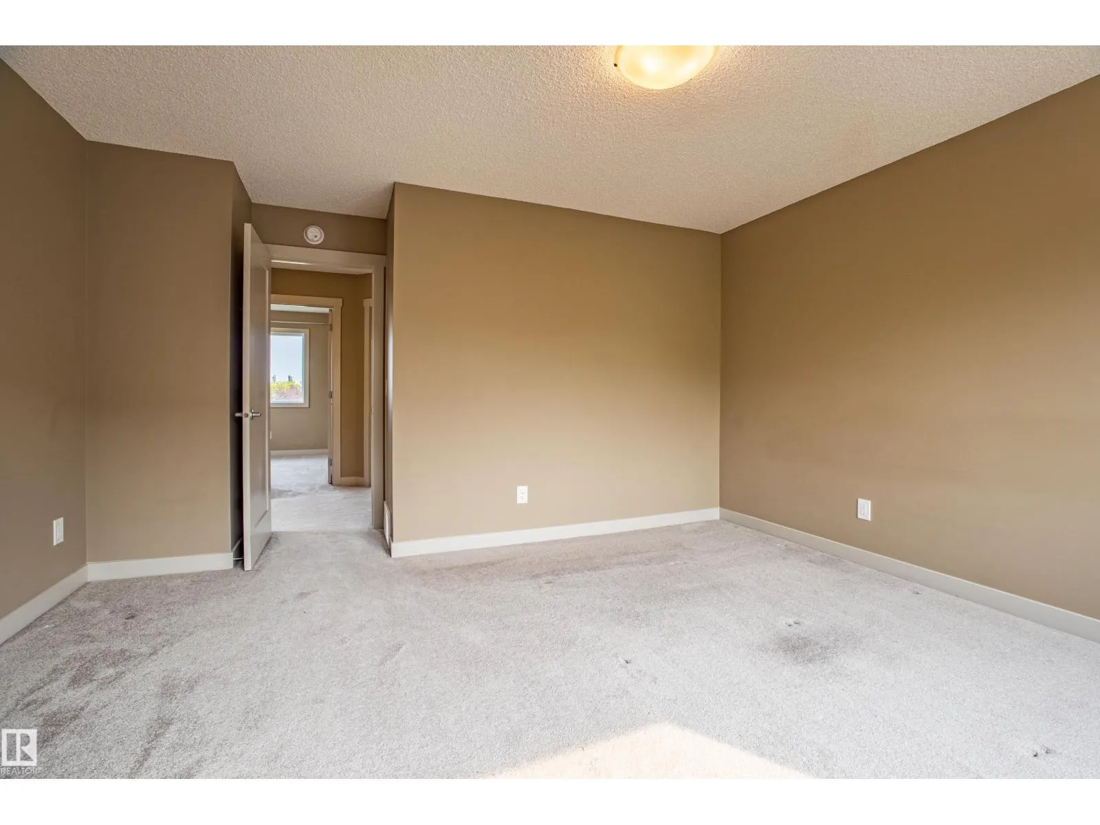 #32 2121 HADDOW DR NW
