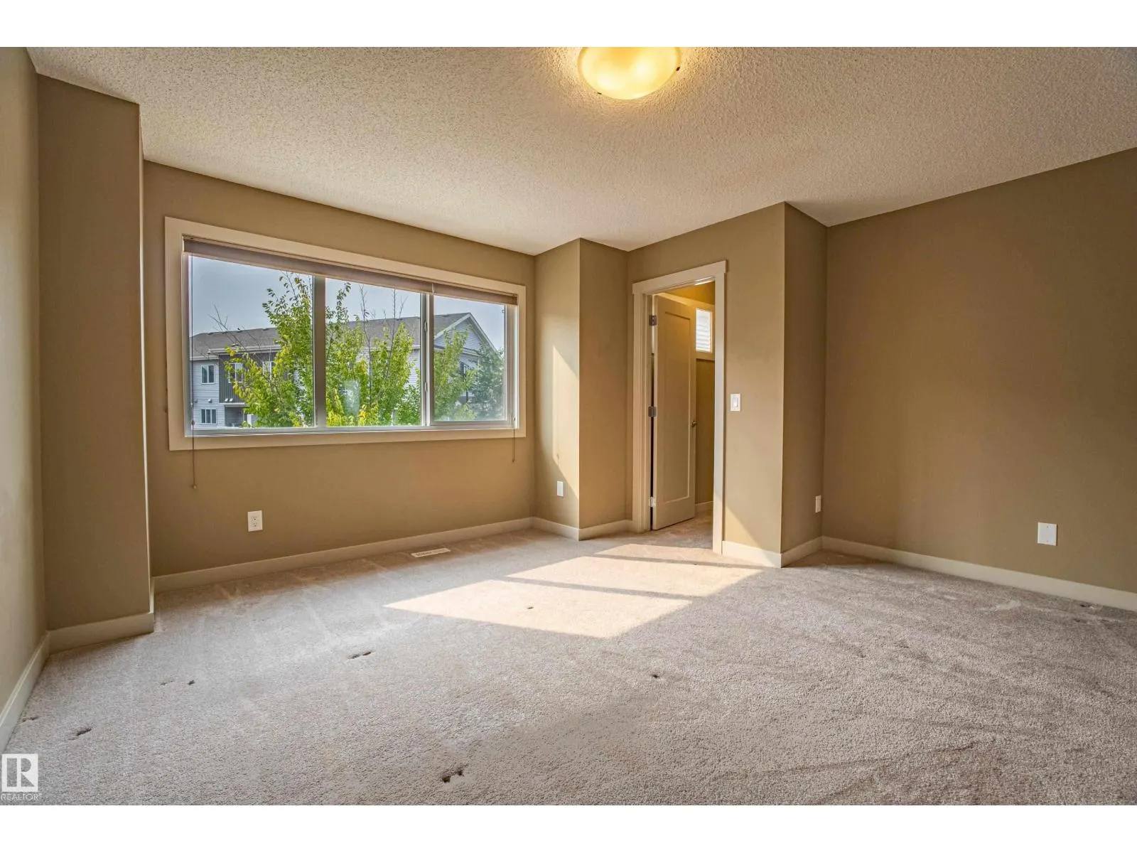 #32 2121 HADDOW DR NW