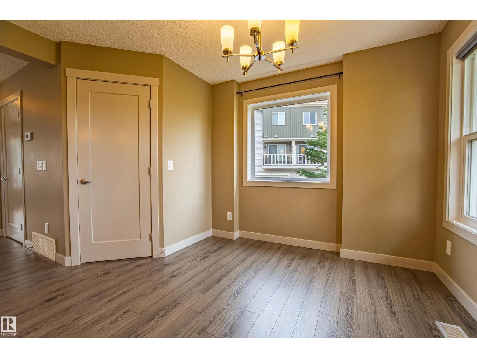 #32 2121 HADDOW DR NW