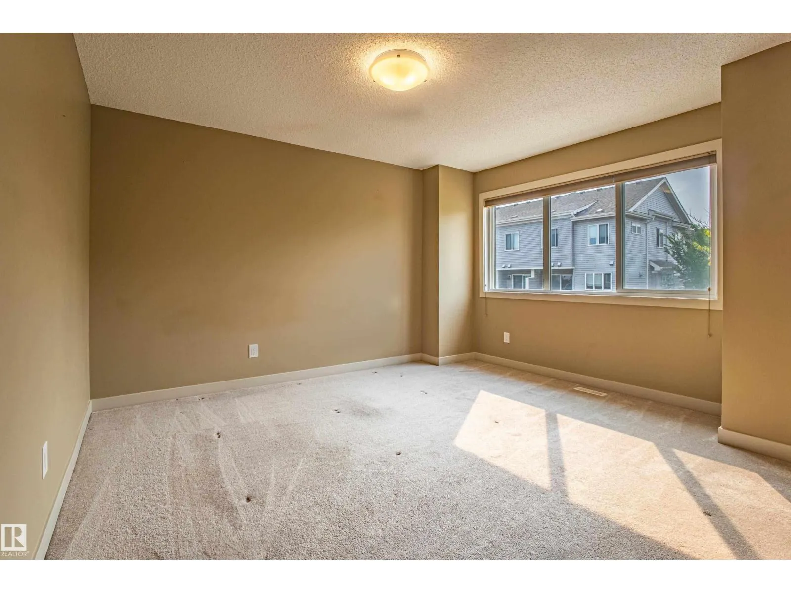#32 2121 HADDOW DR NW