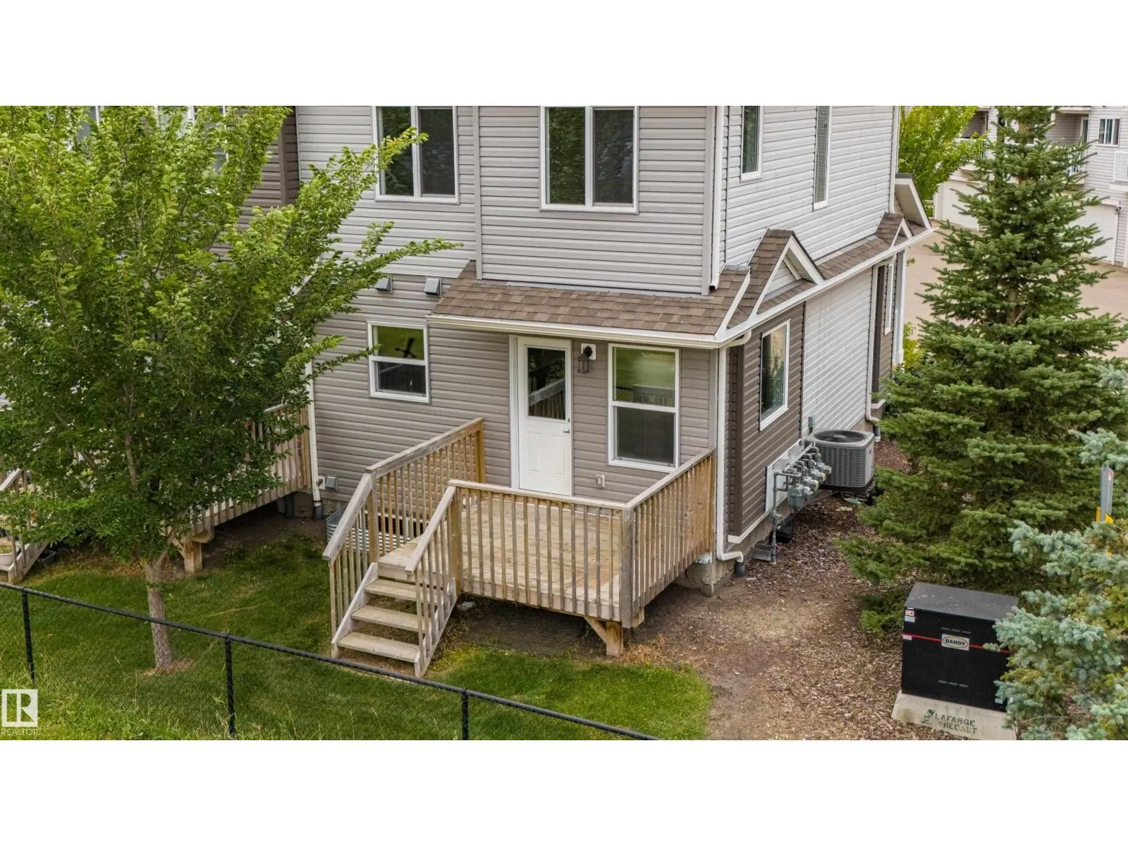 #32 2121 HADDOW DR NW