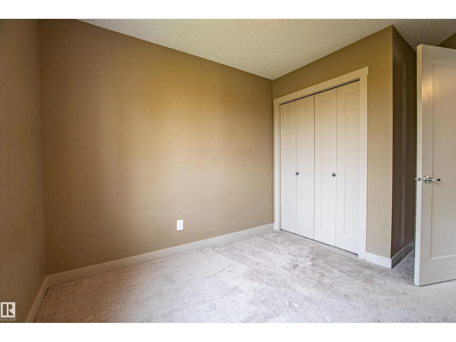 #32 2121 HADDOW DR NW