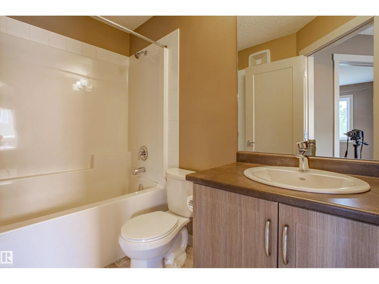 #32 2121 HADDOW DR NW