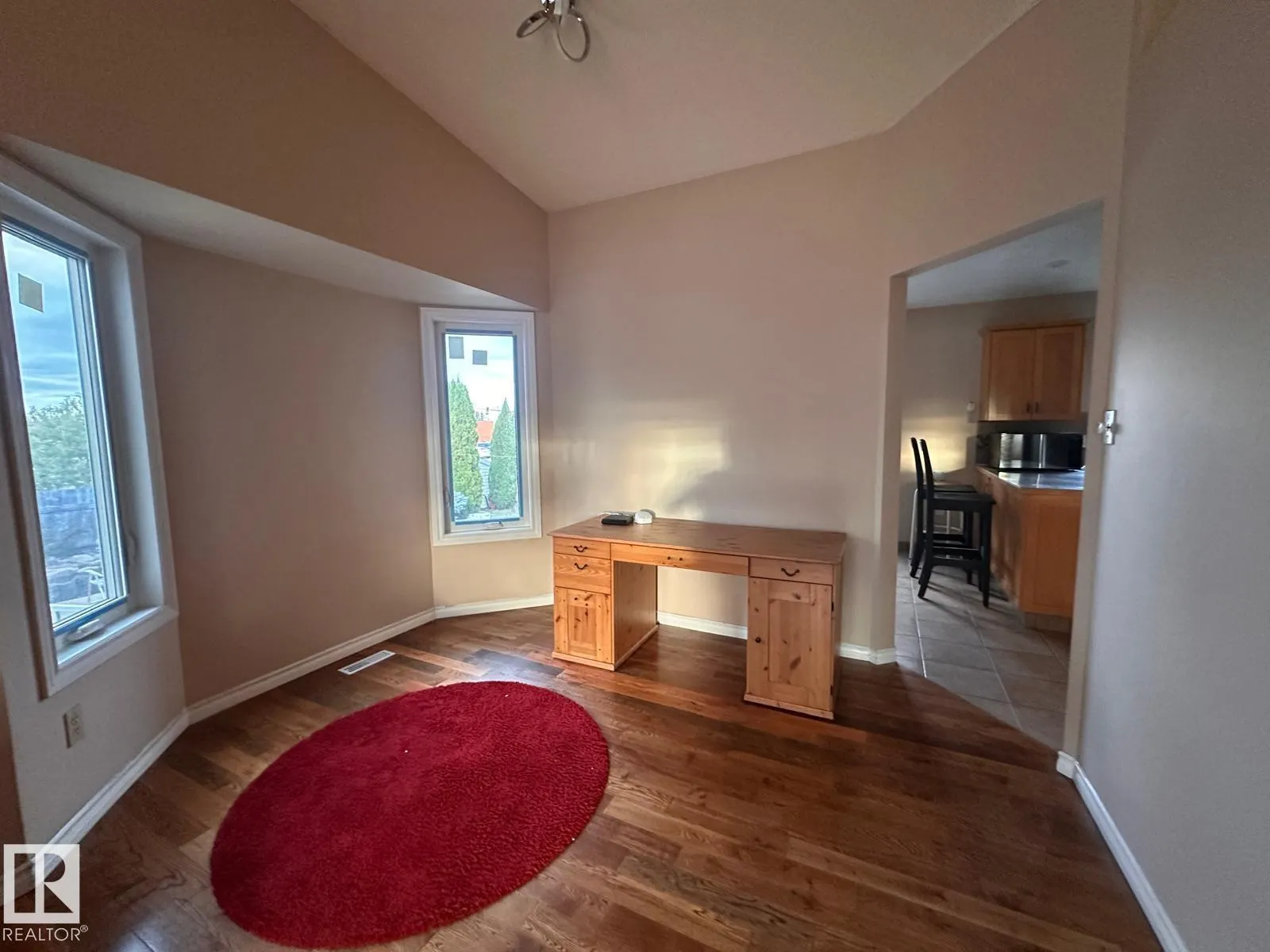 2807 35 ST NW