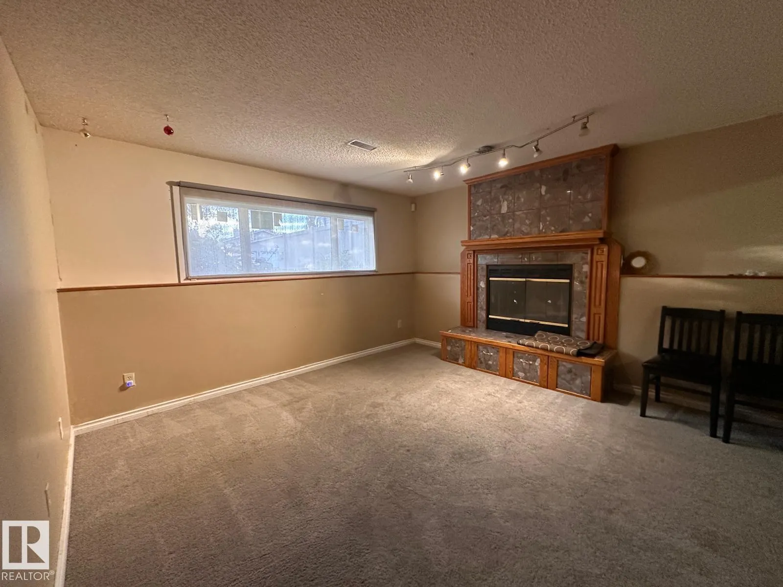 2807 35 ST NW
