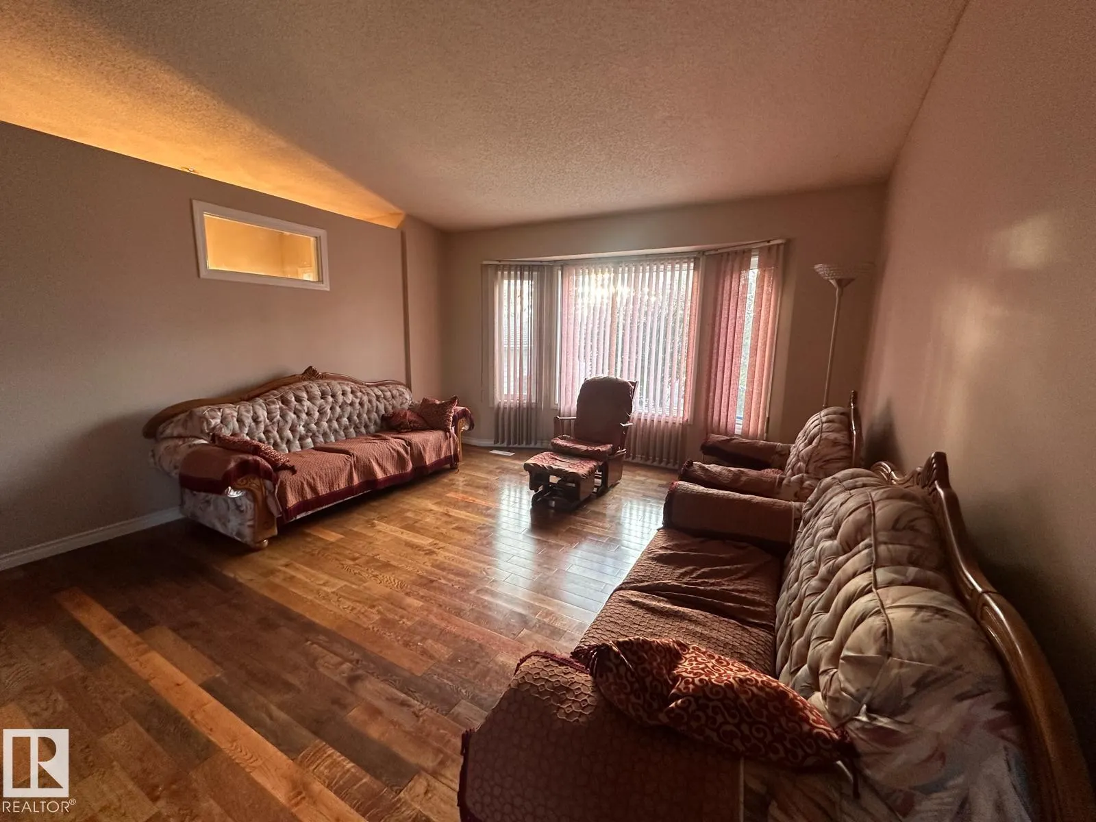 2807 35 ST NW