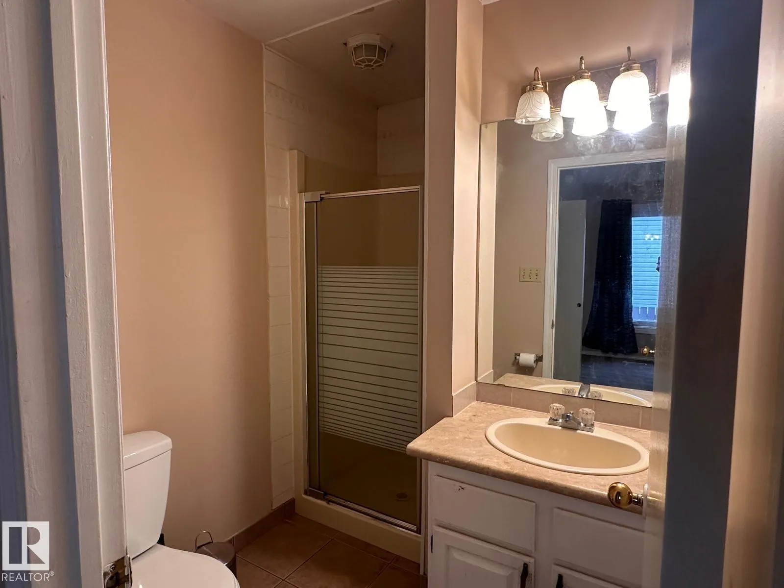 2807 35 ST NW