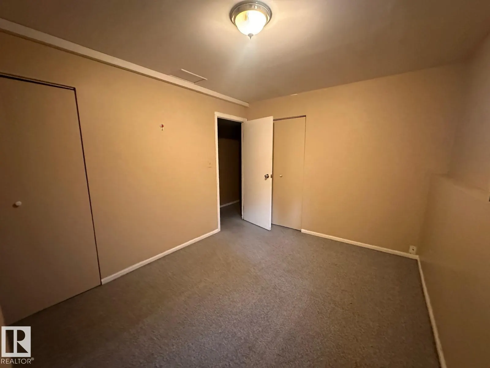 2807 35 ST NW