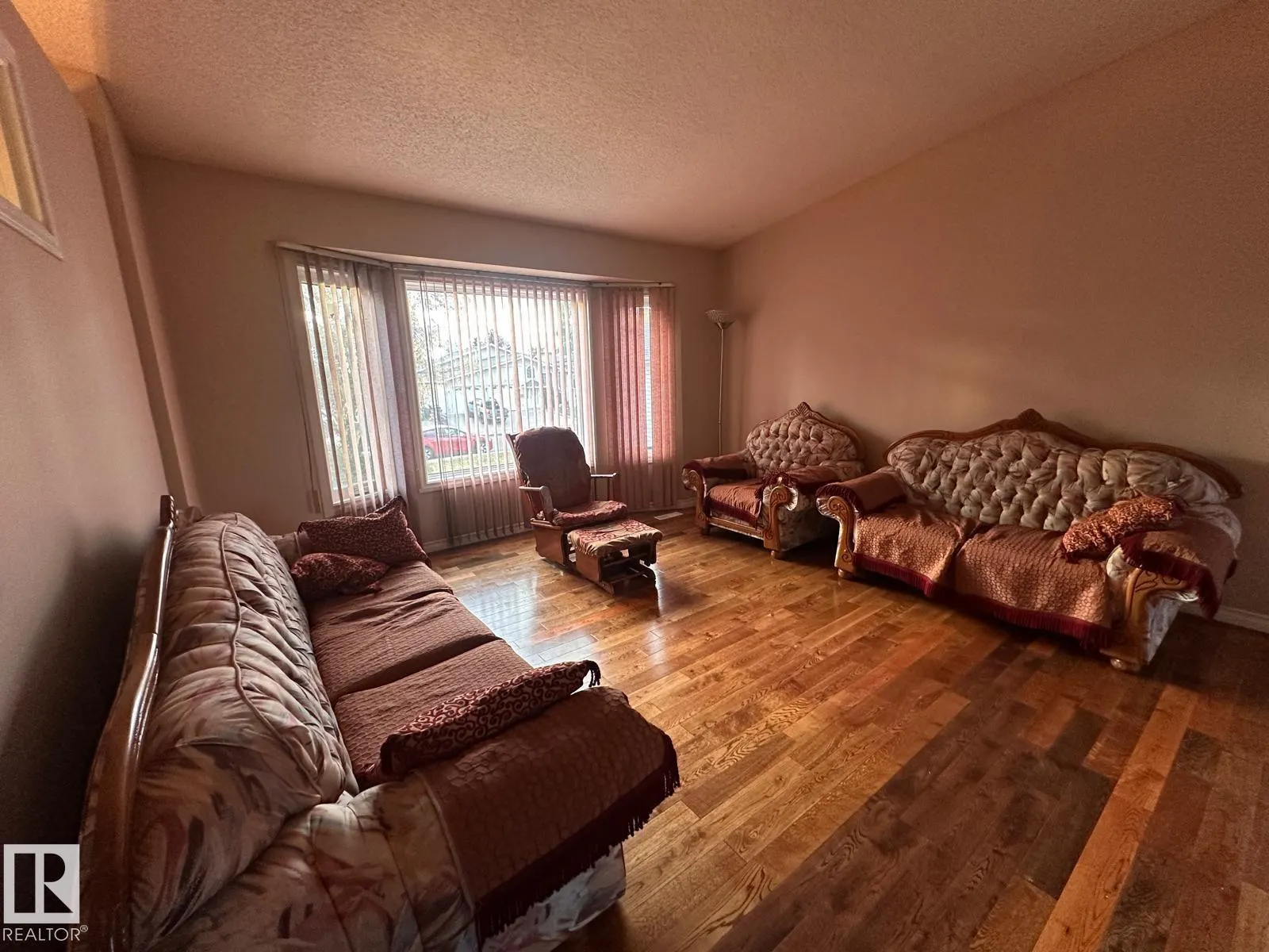 2807 35 ST NW