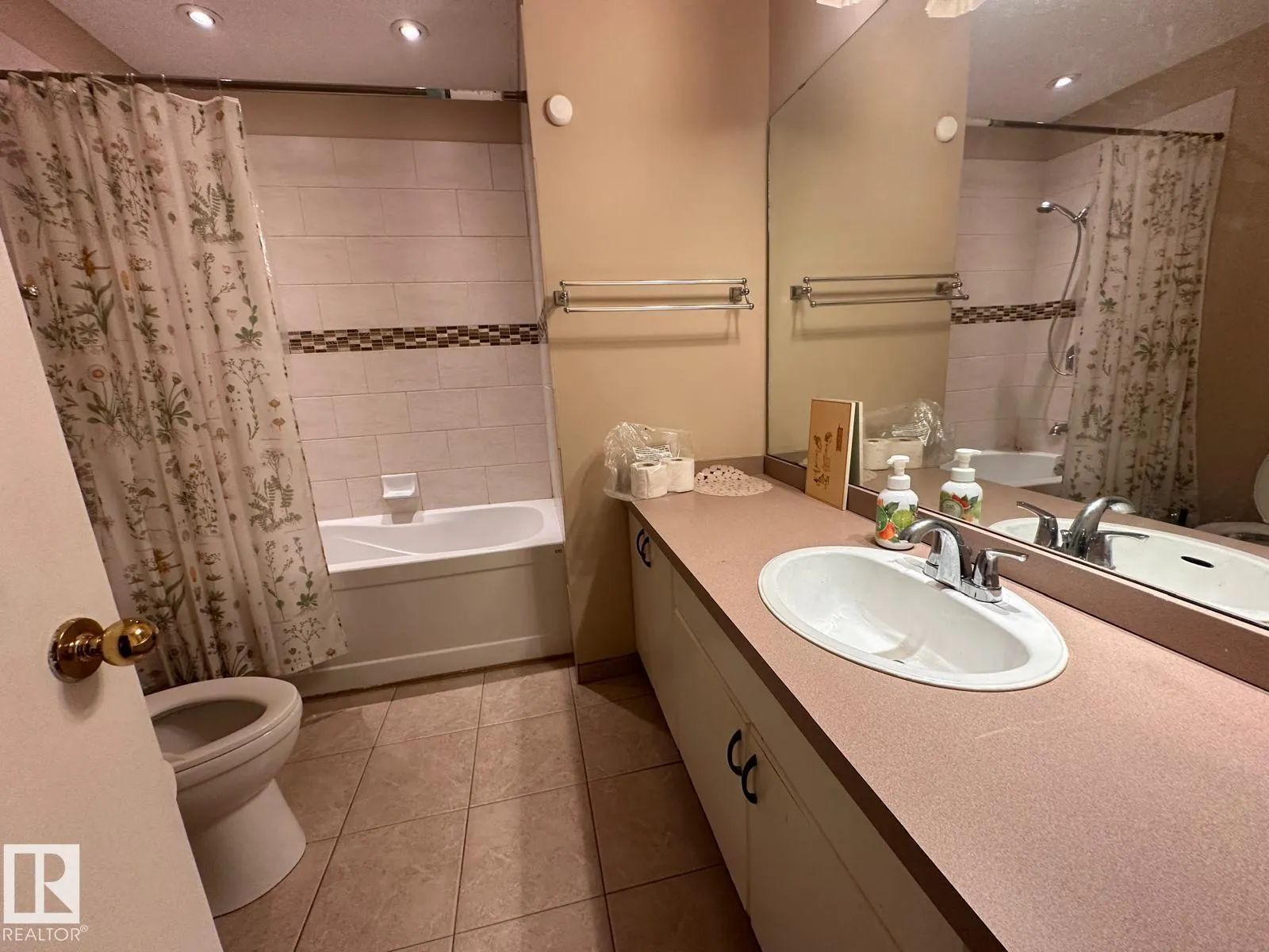 2807 35 ST NW