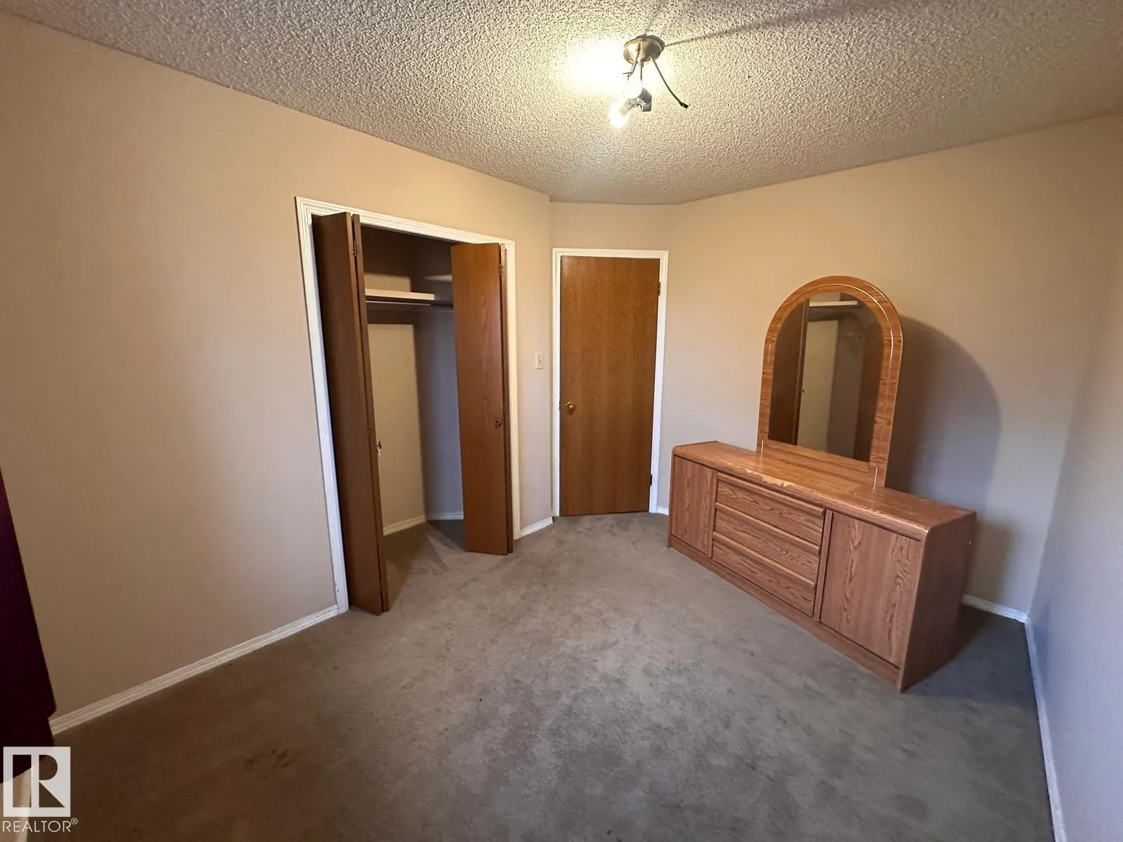 2807 35 ST NW