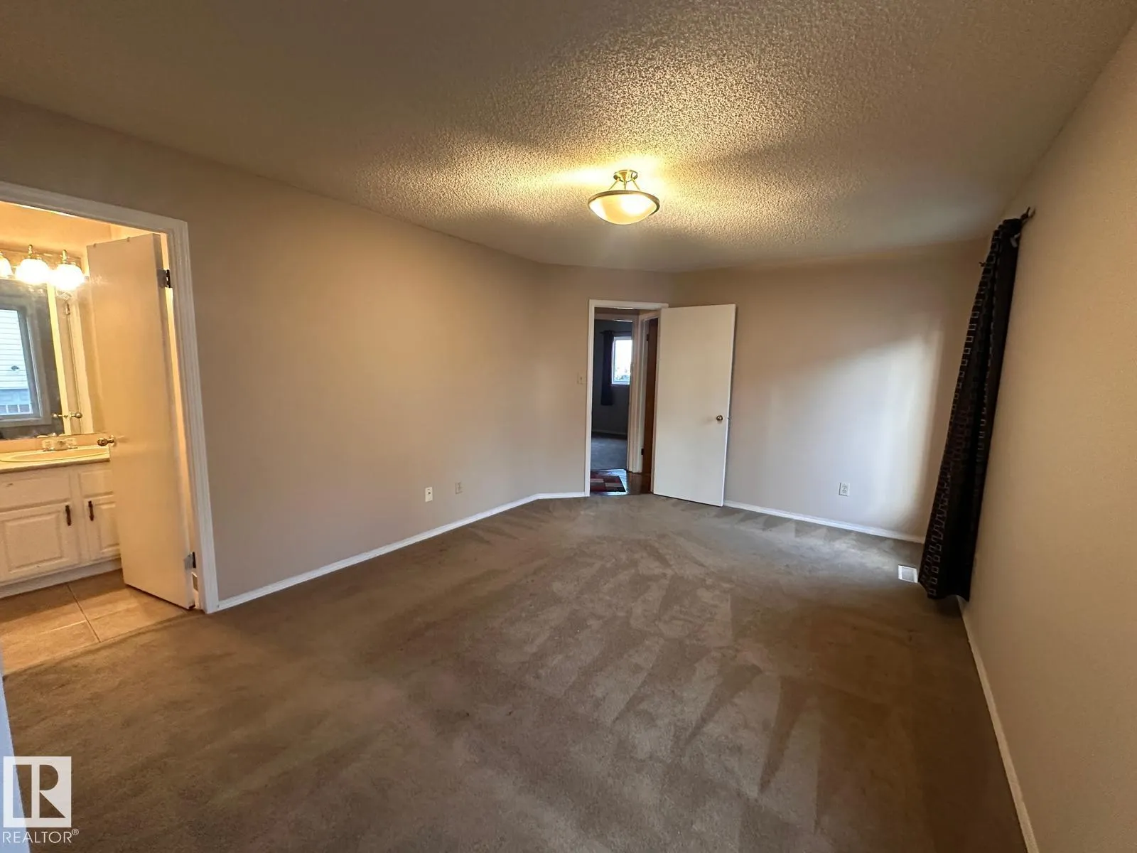 2807 35 ST NW