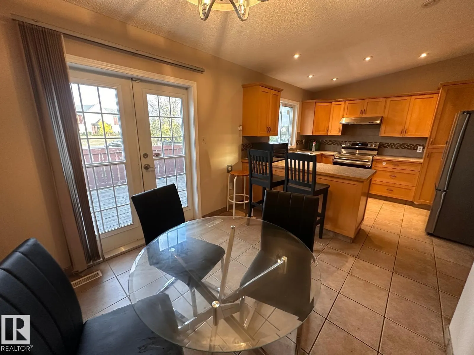 2807 35 ST NW