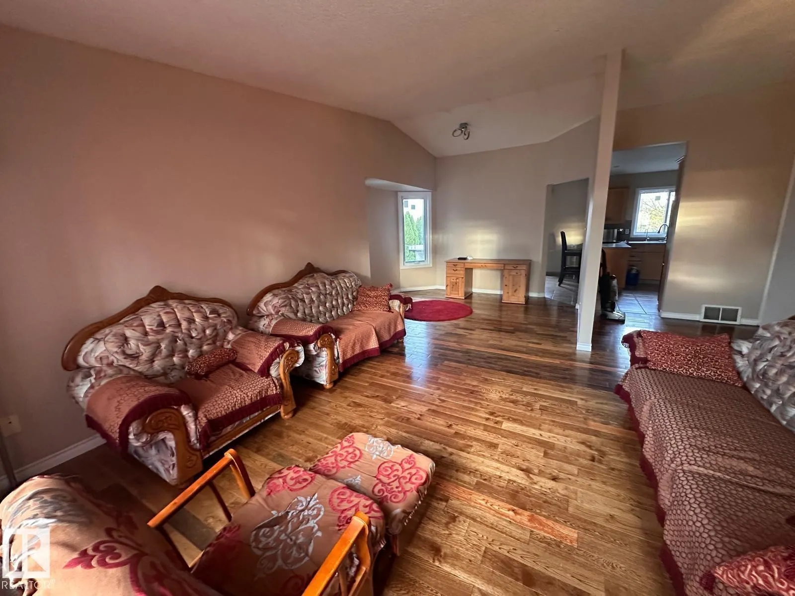2807 35 ST NW