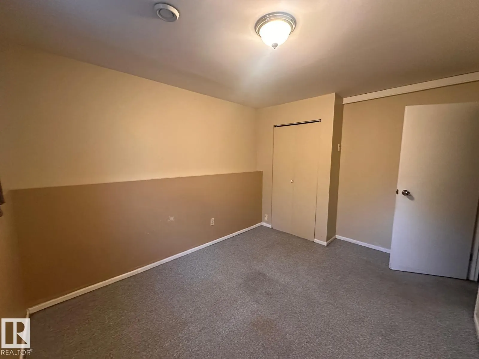 2807 35 ST NW