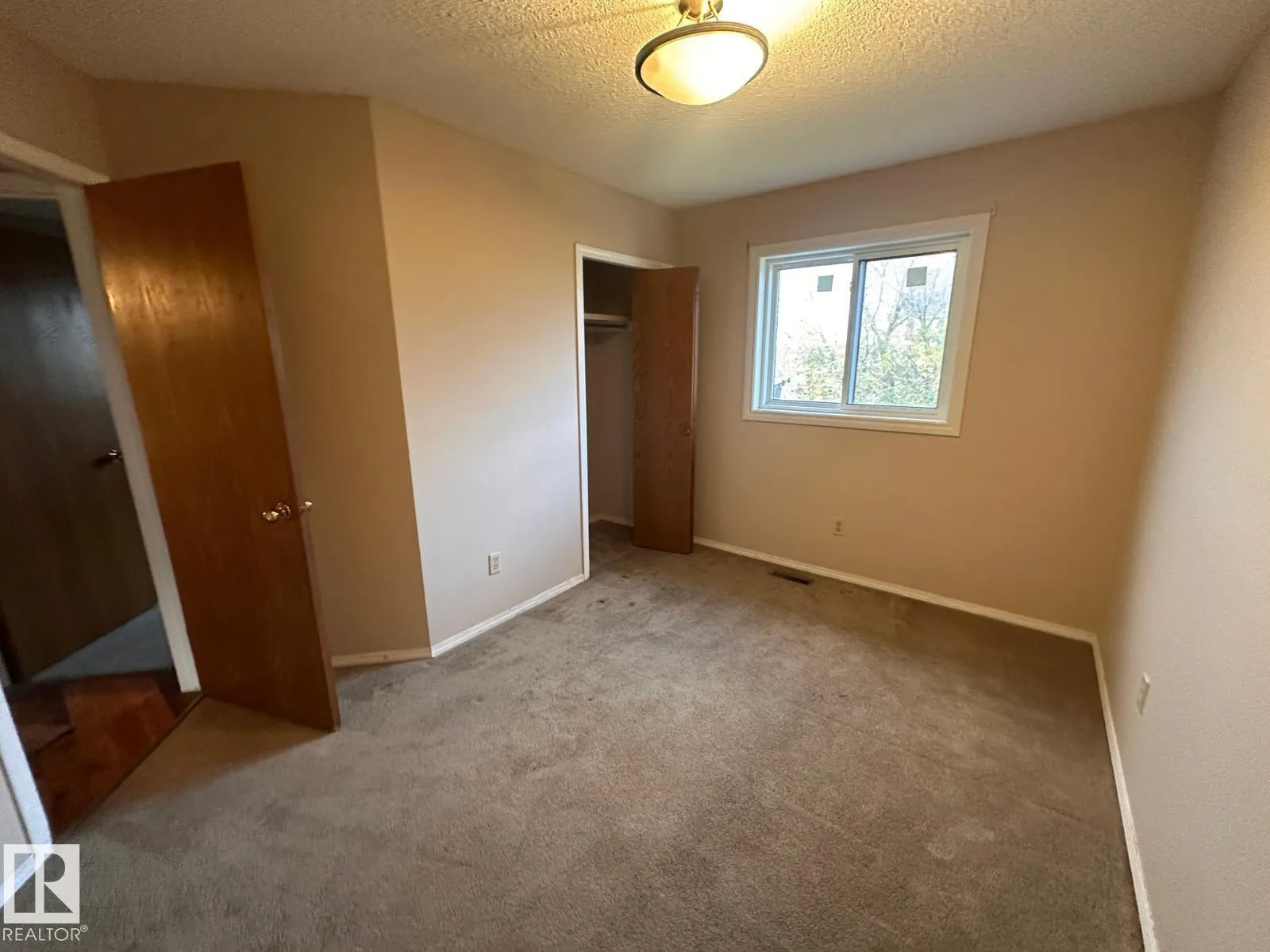 2807 35 ST NW