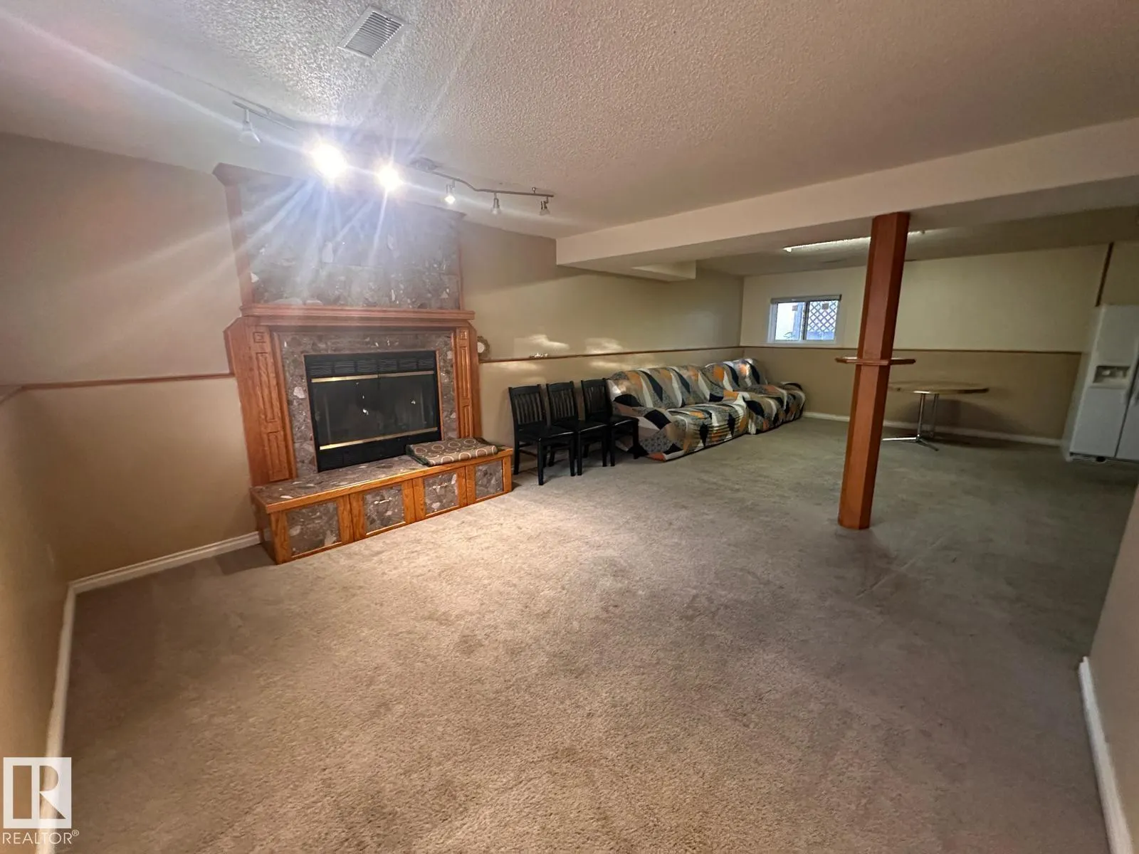 2807 35 ST NW