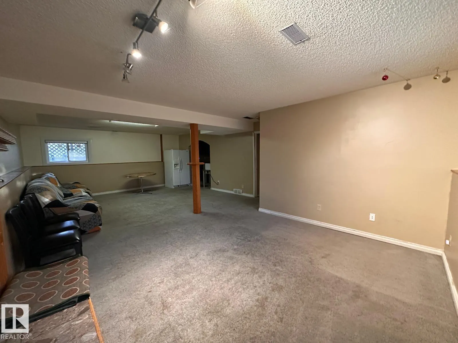 2807 35 ST NW