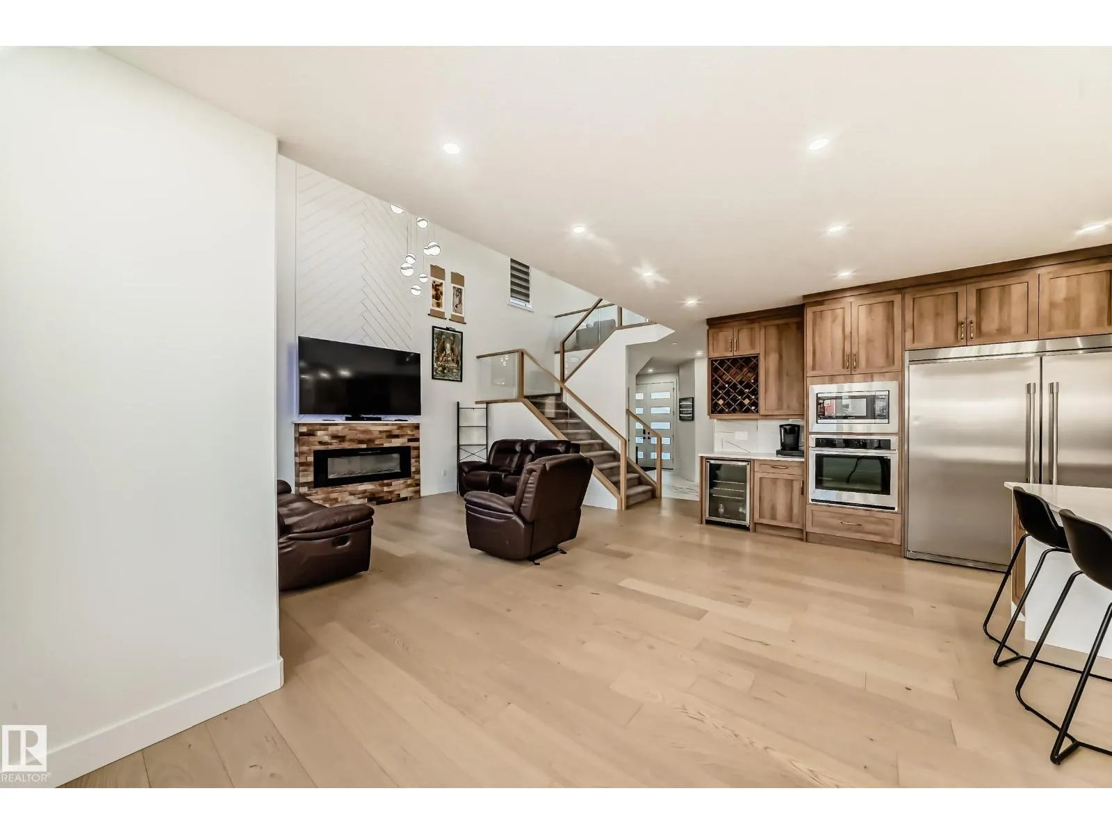 42 Elwyck Gate