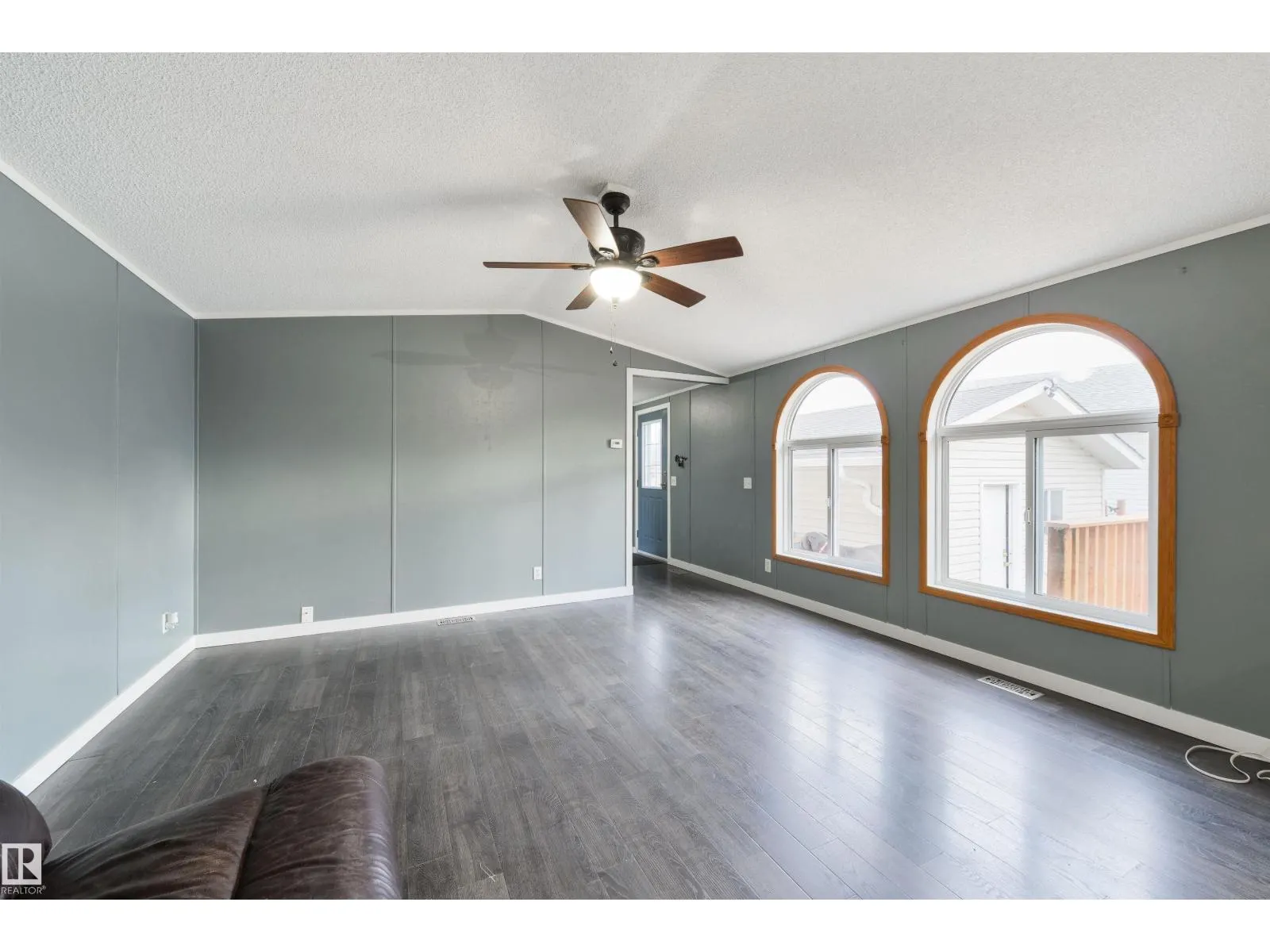 2809 Lakeside Cres NW NW