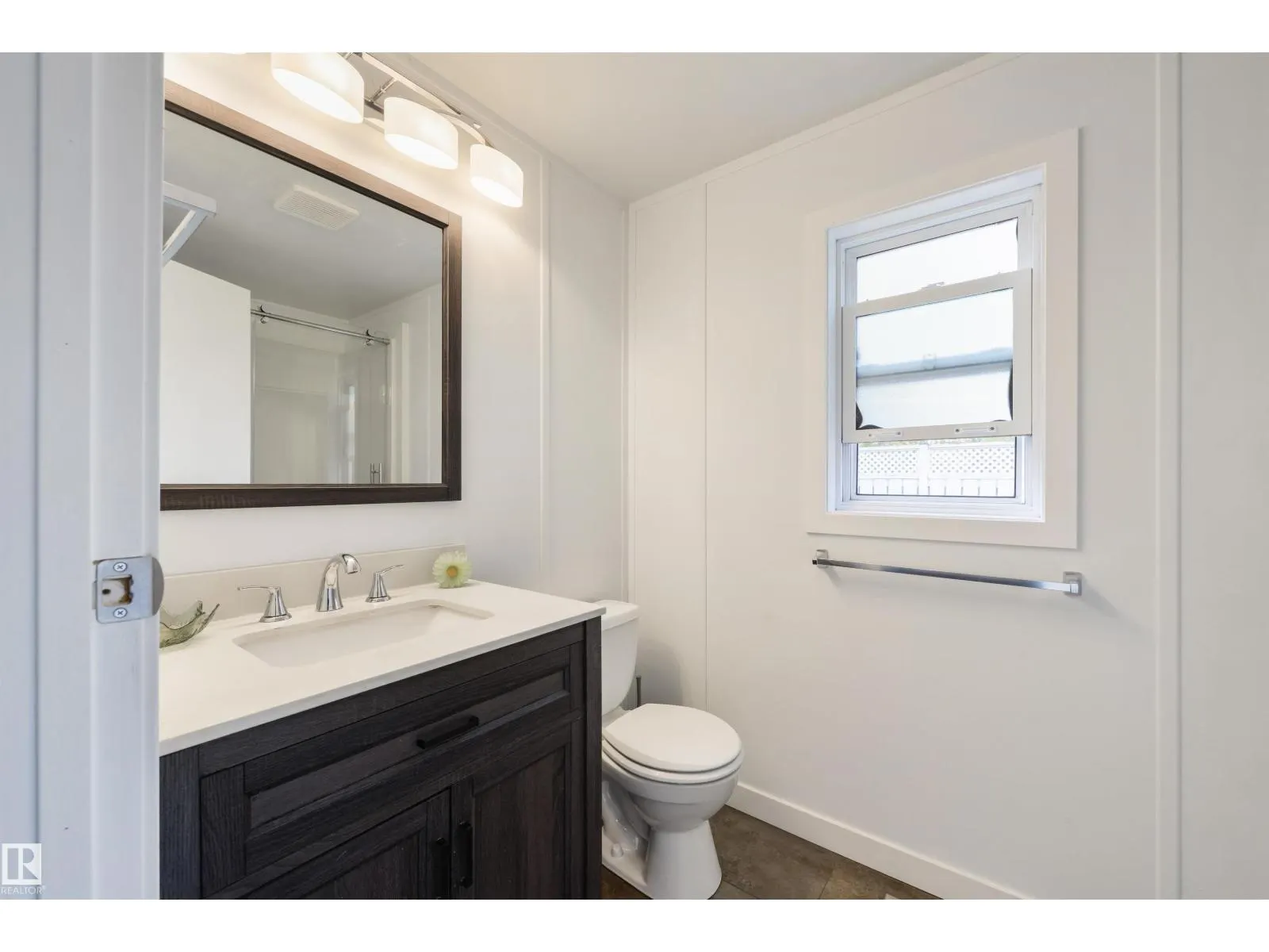 2809 Lakeside Cres NW NW
