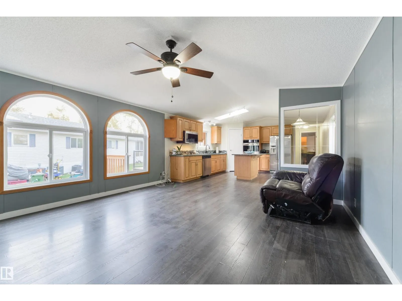 2809 Lakeside Cres NW NW