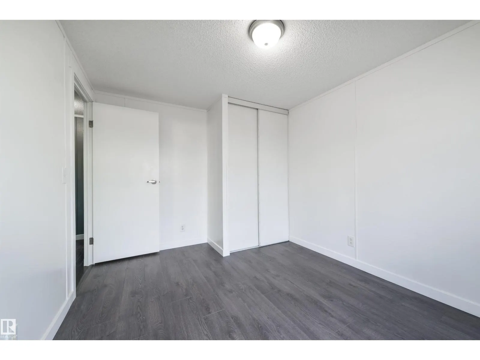 2809 Lakeside Cres NW NW