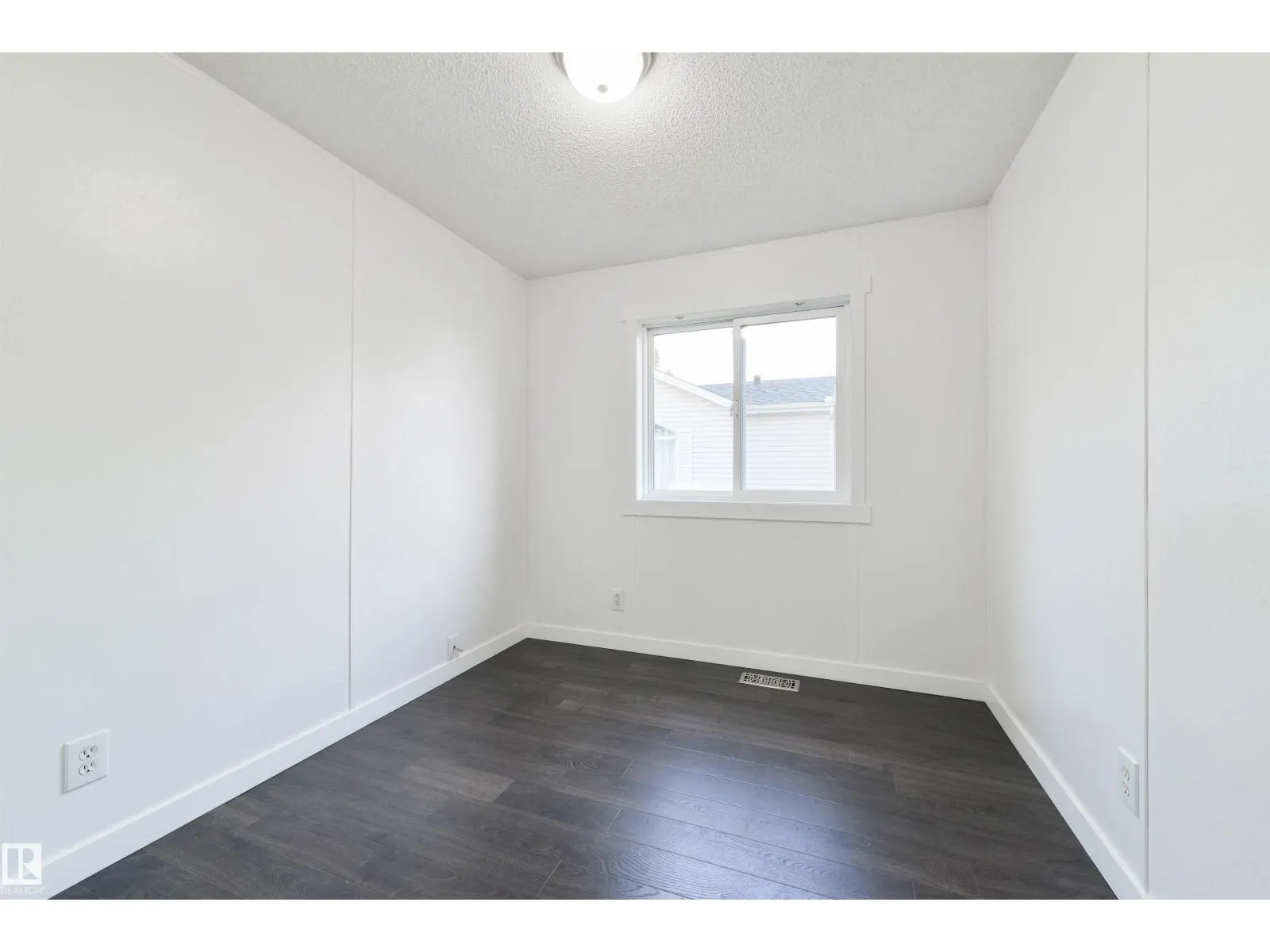 2809 Lakeside Cres NW NW