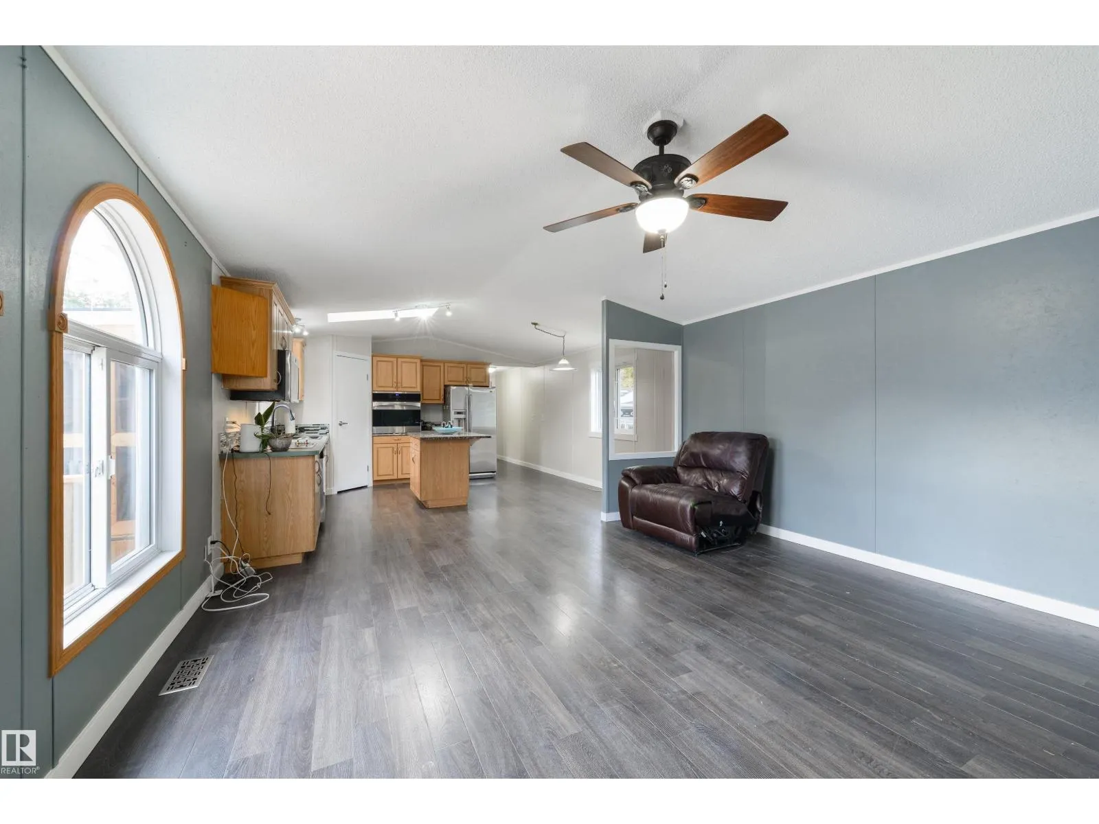 2809 Lakeside Cres NW NW