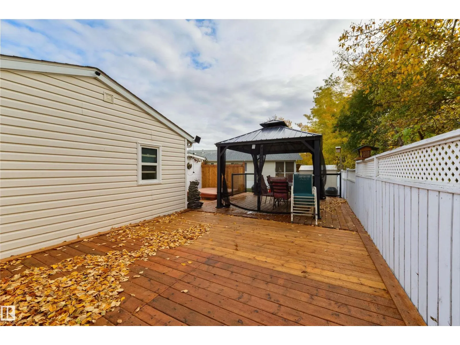 2809 Lakeside Cres NW NW