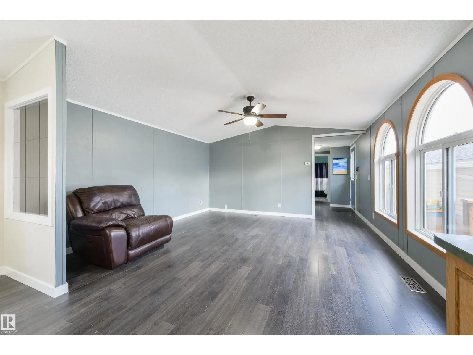 2809 Lakeside Cres NW NW