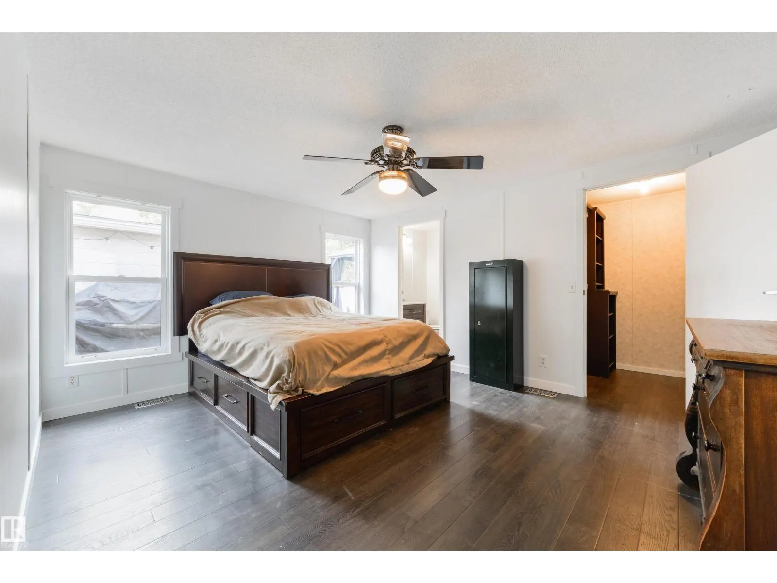2809 Lakeside Cres NW NW