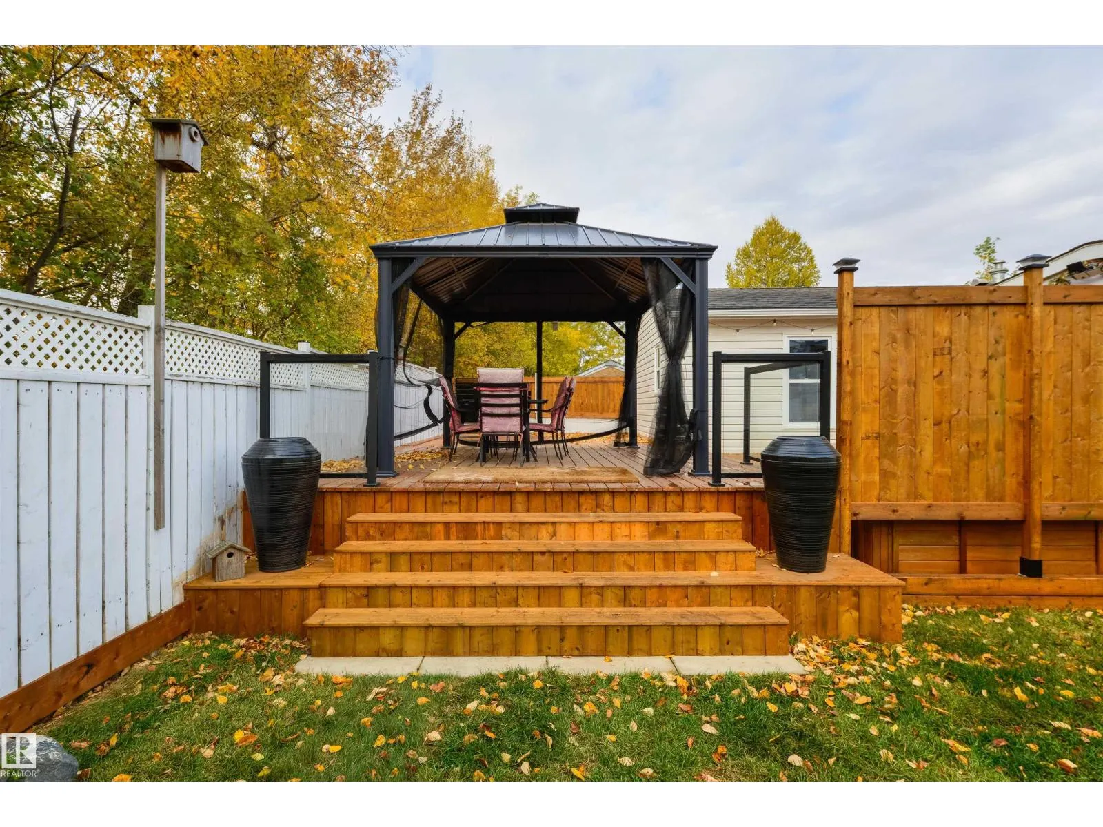 2809 Lakeside Cres NW NW