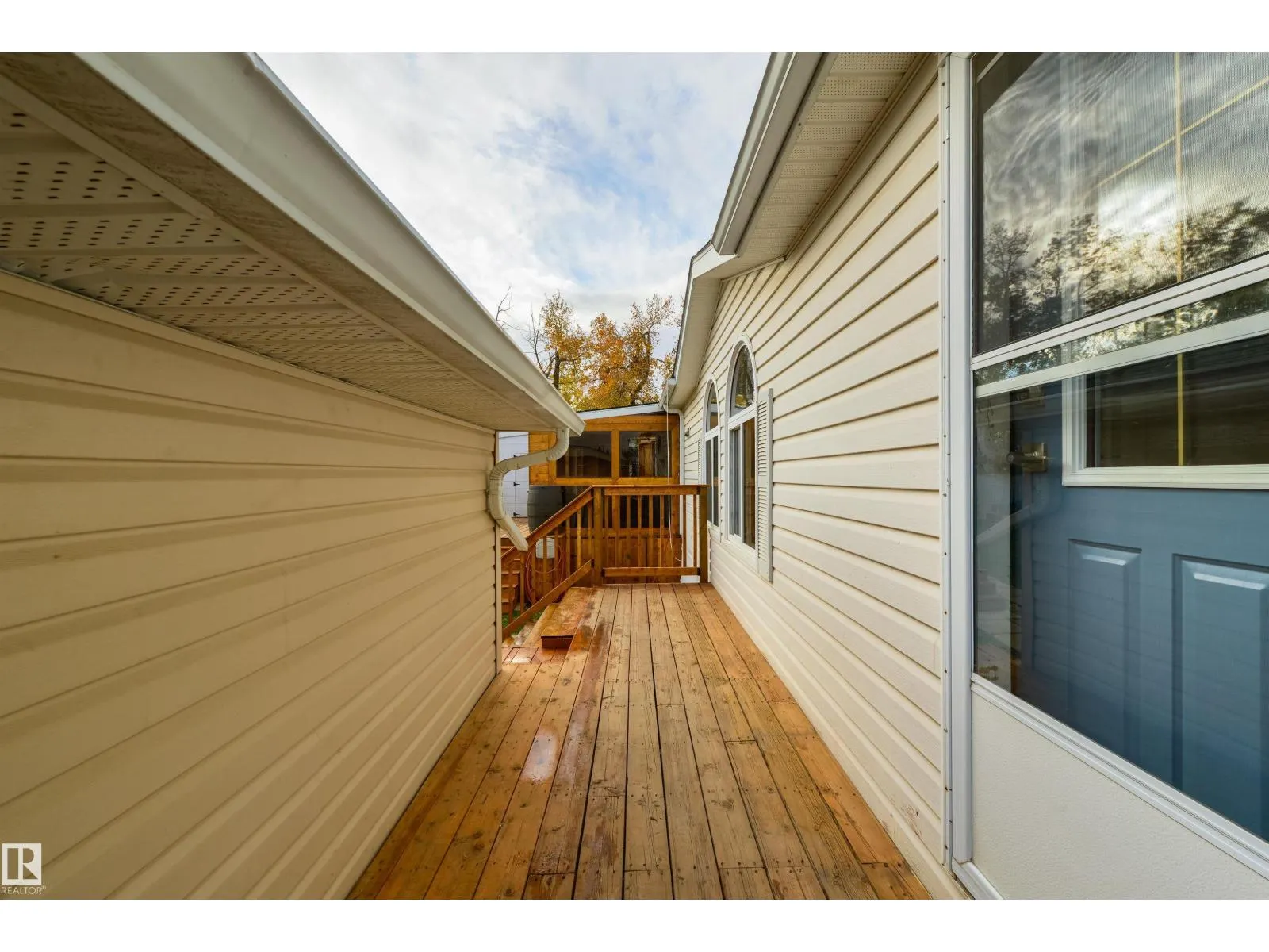 2809 Lakeside Cres NW NW