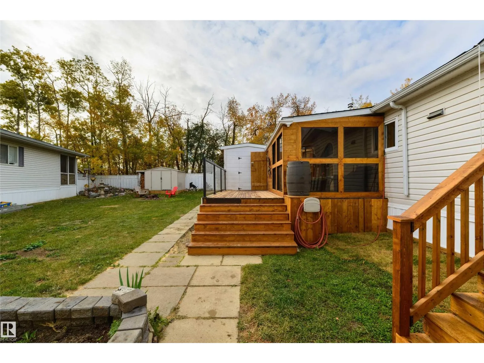 2809 Lakeside Cres NW NW