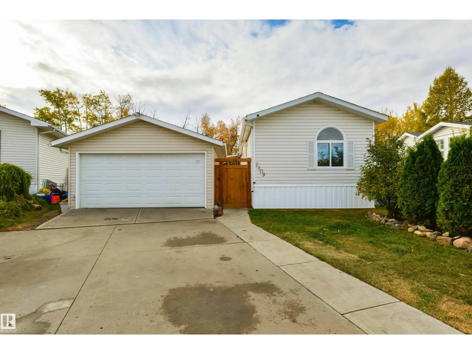 2809 Lakeside Cres NW NW