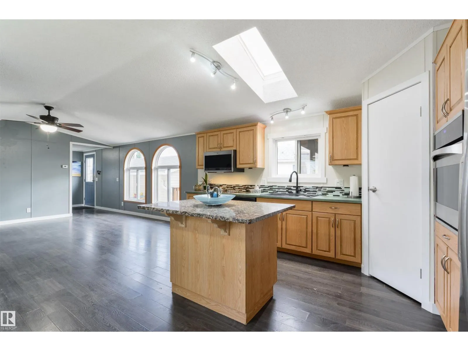 2809 Lakeside Cres NW NW
